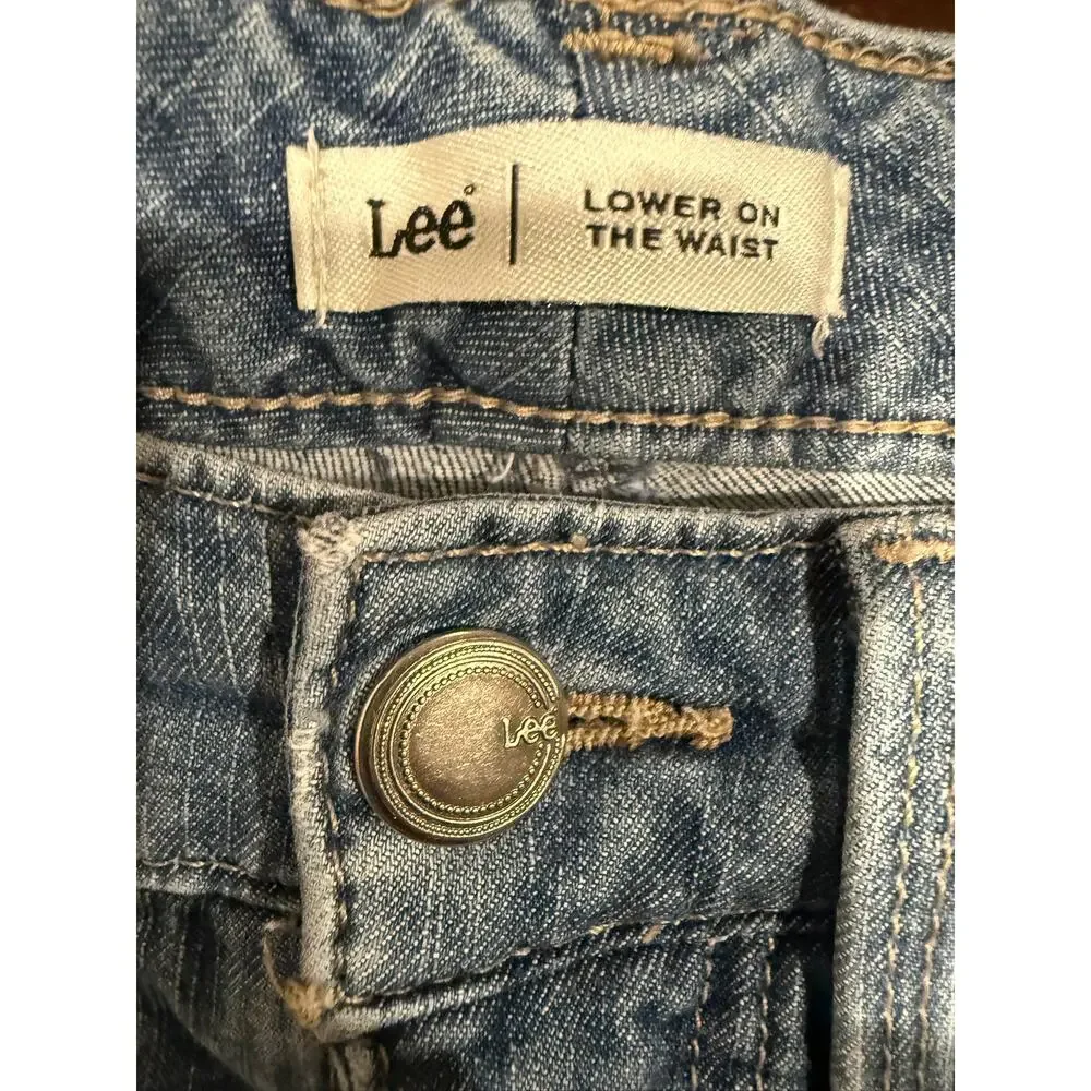 Lee Women's Mid Rise Light Wash Denim Capris Cropped Jeans Size 6 Petite